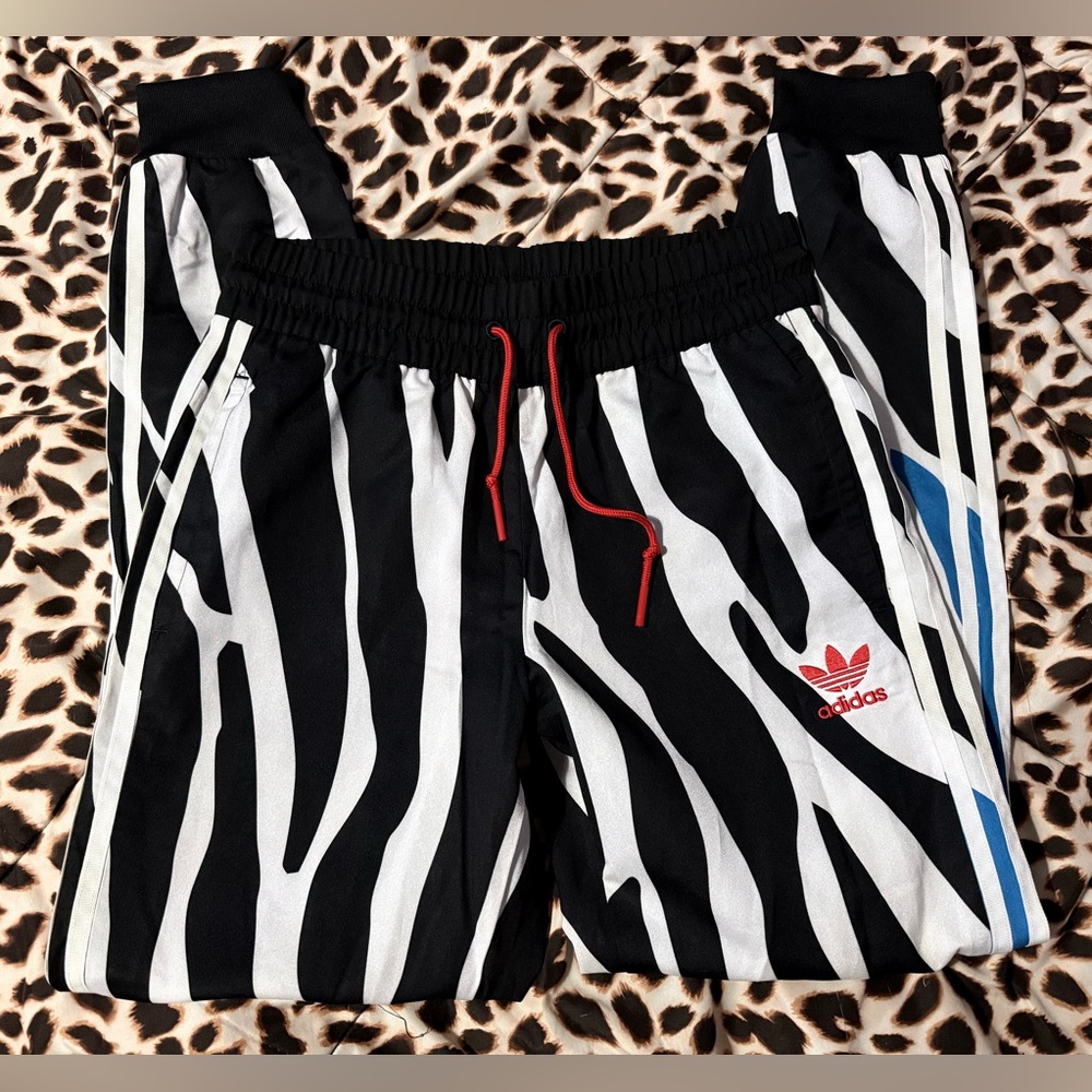 ✨Adidas Vintage Windbreaker Pants✨